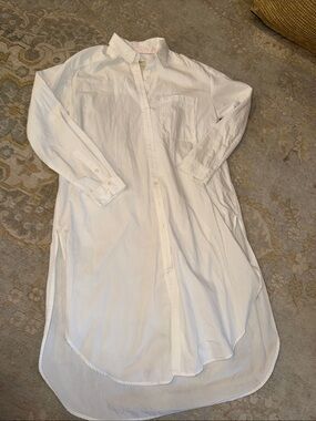 Anthropologie’s Maeve White Longline Casual Button-Down Shirt